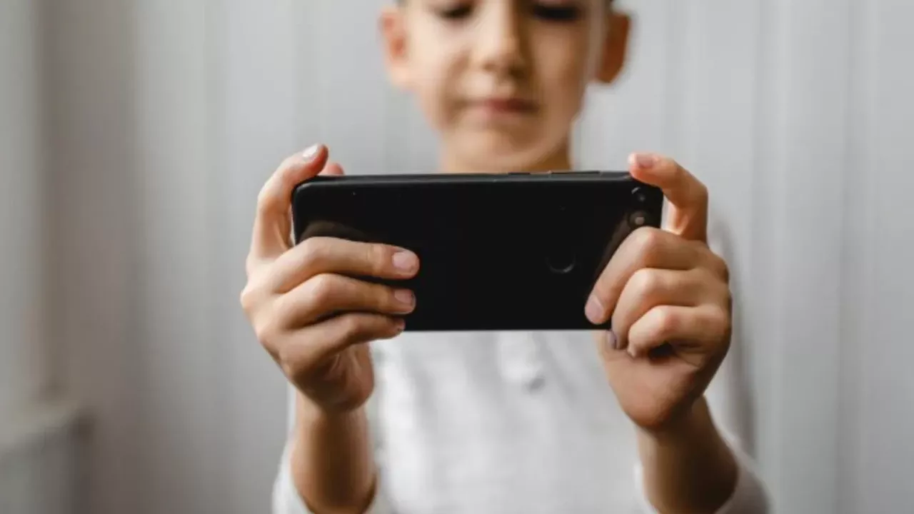 Polonya'da İlkokullarda Telefon Yasağı Geliyor
