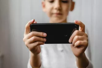 Polonya'da İlkokullarda Telefon Yasağı Geliyor