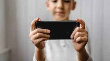 Polonya'da İlkokullarda Telefon Yasağı Geliyor