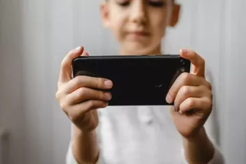 Polonya'da İlkokullarda Telefon Yasağı Geliyor