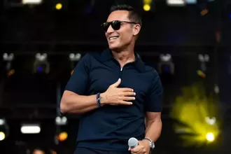 İngiltere’den Mustafa Sandal’a Ömürlük Vize! ‘Global Sanatçı Vizesi’ Alan İlk Türk Oldu