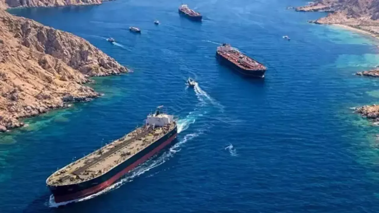 Savaş Gerilimi Hürmüz Boğazı’nda Deniz Trafiğini Durma Noktasına Getirdi