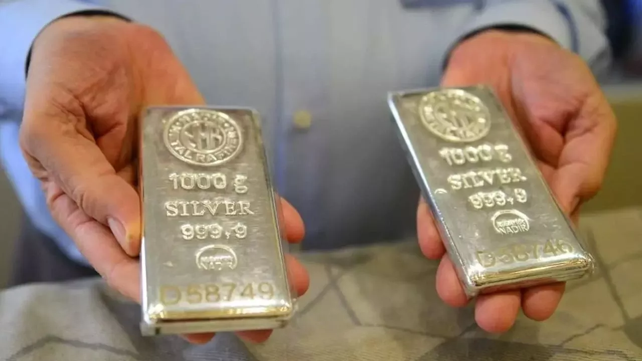 Gümüş Fiyatları Neden Düşüyor? Günlük Kayıp Yüzde 15’i Geçti