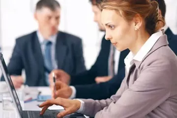 Kadın İstihdamı Erkeklerin Yarısından Daha Düşük