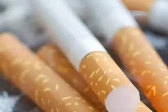 Sigaraya Yeni Yasaklar Geliyor: Yarı Açık Alanlar da Kapalı Alan Sayılacak