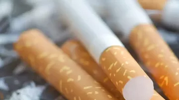 Sigaraya Yeni Yasaklar Geliyor: Yarı Açık Alanlar da Kapalı Alan Sayılacak