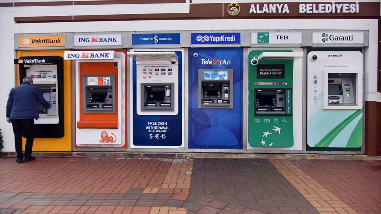 Bankalar mevduat faizlerini indirdi: 500 bin TL'nin aylık getirisi ne kadar?