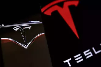 Tesla Hisseleri, Trump ve Musk Arasındaki Gerilimle Yüzde 15 Düştü!