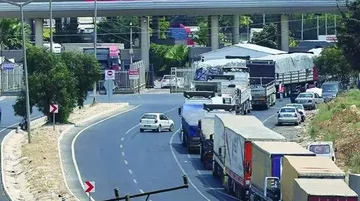 Ticaret Bakanı Ömer Bolat açıkladı: Suriye gümrük vergisi konusunda geri adım attı