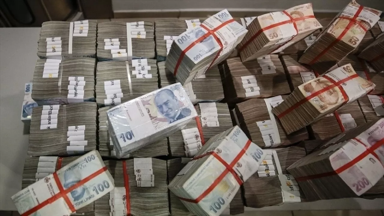 Hazine 77,8 Milyar Lira Borçlandı