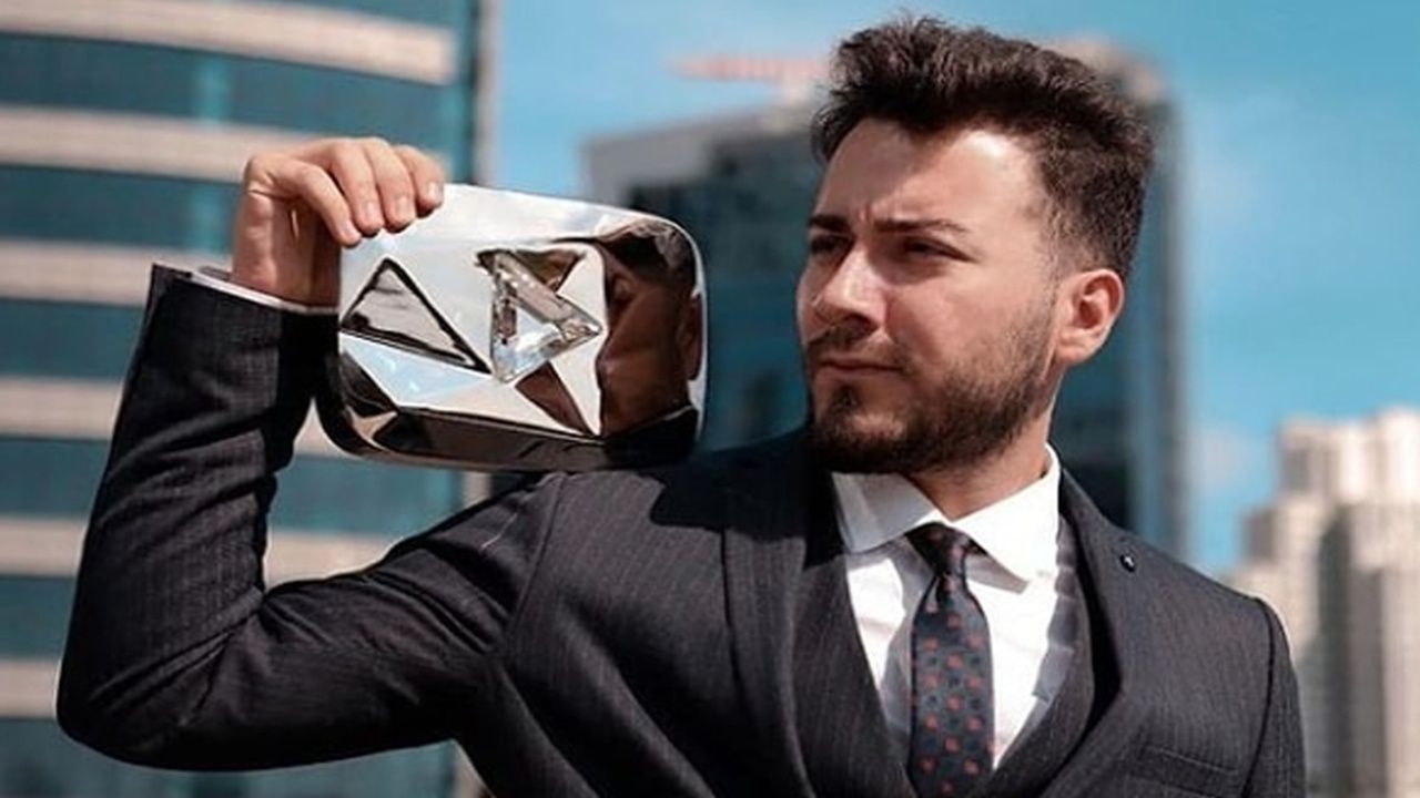 Enes Batur’dan Şoke Eden Karar: 16 Milyon Takipçili YouTube Hesabını Kapattı!