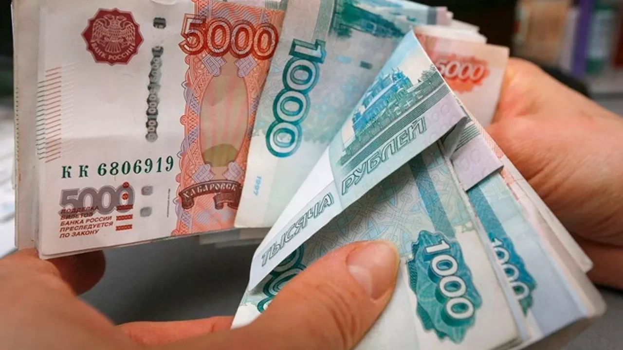 Rus Rublesi Nasıl Dünyanın En Çok Değerlenen Para Birimi Oldu?