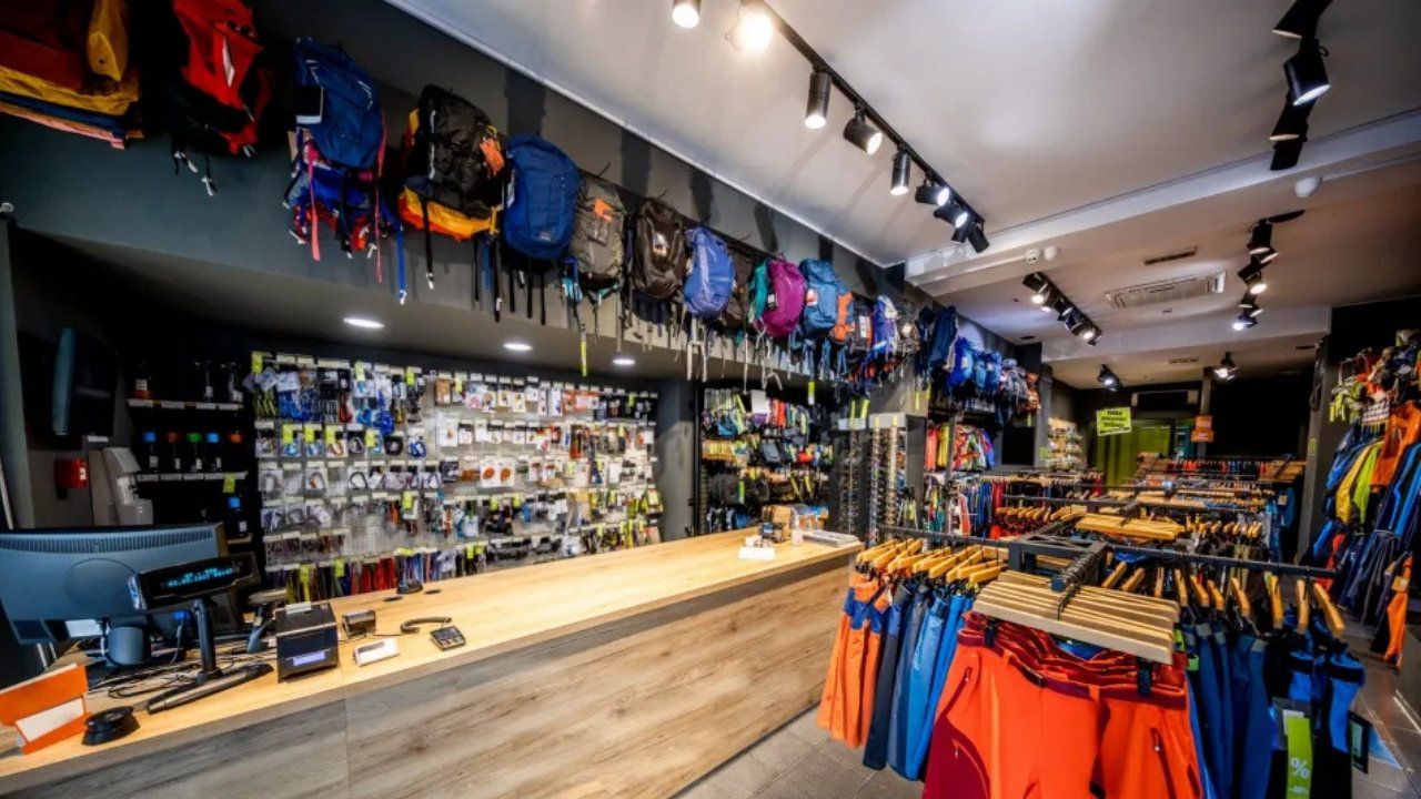 169 Yıllık Giyim Devi Mağazalarının Yarısını Kapatıyor