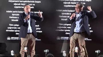 CHP’li Murat Emir Sahneden Düştü: Omurgasında Kırık!