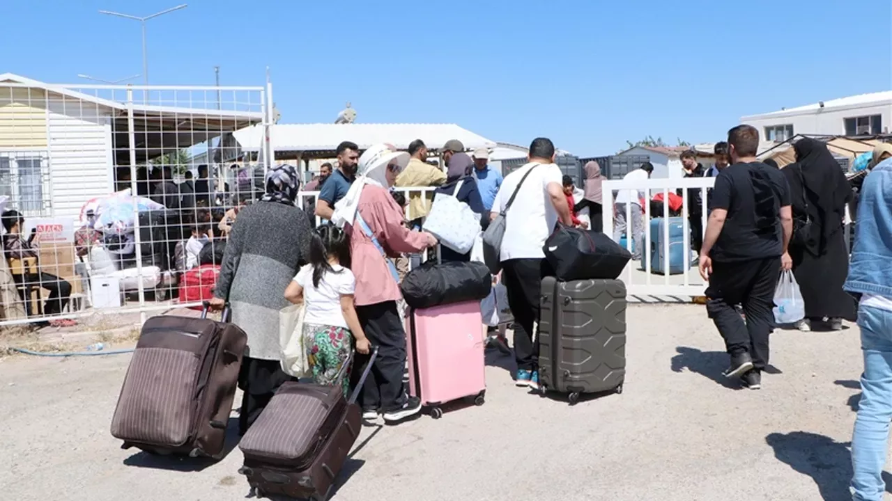Türkiye'ye İran'dan Göç Var mı? Resmi Açıklama Geldi!