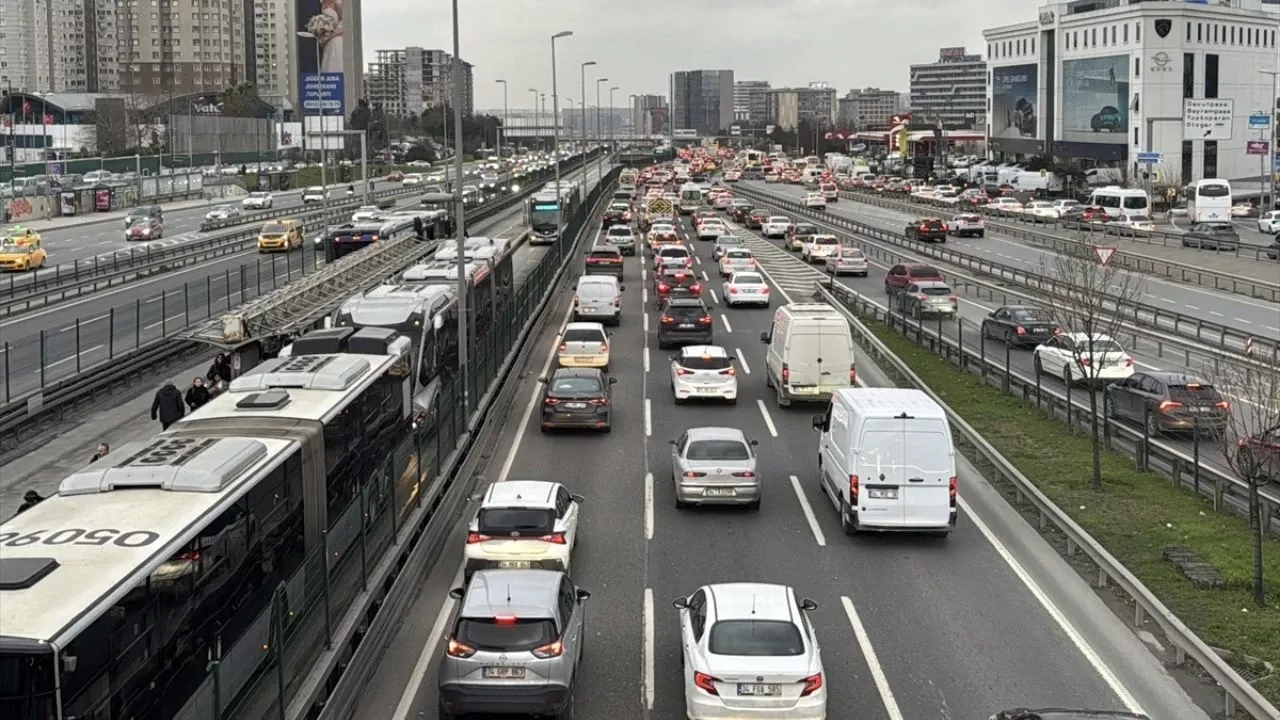 İBB’den Toplu Ulaşıma Yüzde 20 Zam Teklifi