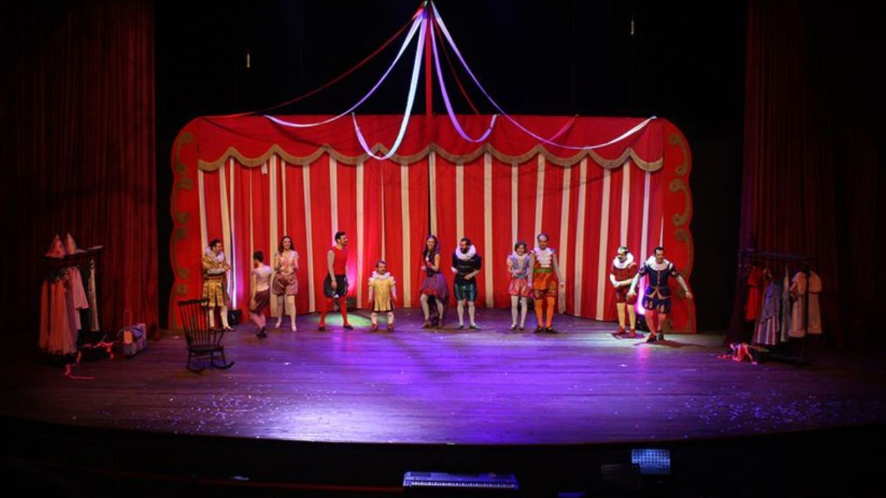 İBB Şehir Tiyatroları 29 Ekim’de Ücretsiz: Cumhuriyet Bayramı’na Özel Oyunlar Ücretsiz Sahnelenecek