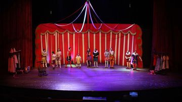 İBB Şehir Tiyatroları 29 Ekim’de Ücretsiz: Cumhuriyet Bayramı’na Özel Oyunlar Ücretsiz Sahnelenecek