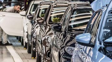 Otomobil Fiyatlarında Reel Düşüş Sürüyor