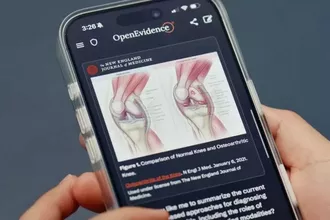 Doktorlara Özel Yapay Zeka OpenEvidence Değerini İkiye Katladı