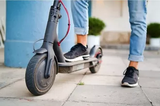 Elektrikli Scooterlarda Güvenlik Artıyor: Sektörden Plaka Zorunluluğu Çağrısı