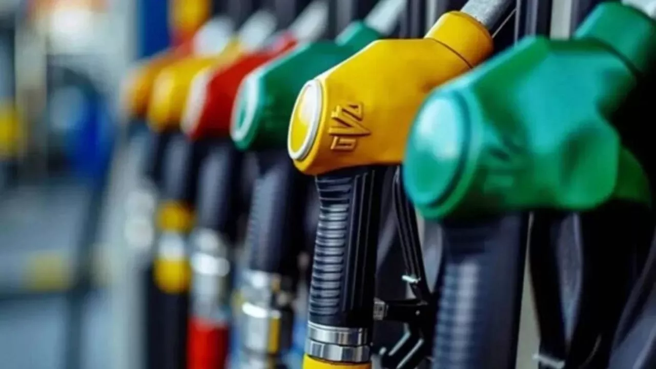 Benzin ve Motorine 10 Lirayı Aşan İndirim Bekleniyor