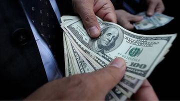 Dolarda Dengeler Değişiyor: Yılın Kalanı İçin Yeni Tahmin