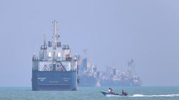 Hürmüz Boğazı’nda İki Petrol Süper Tankeri Vuruldu