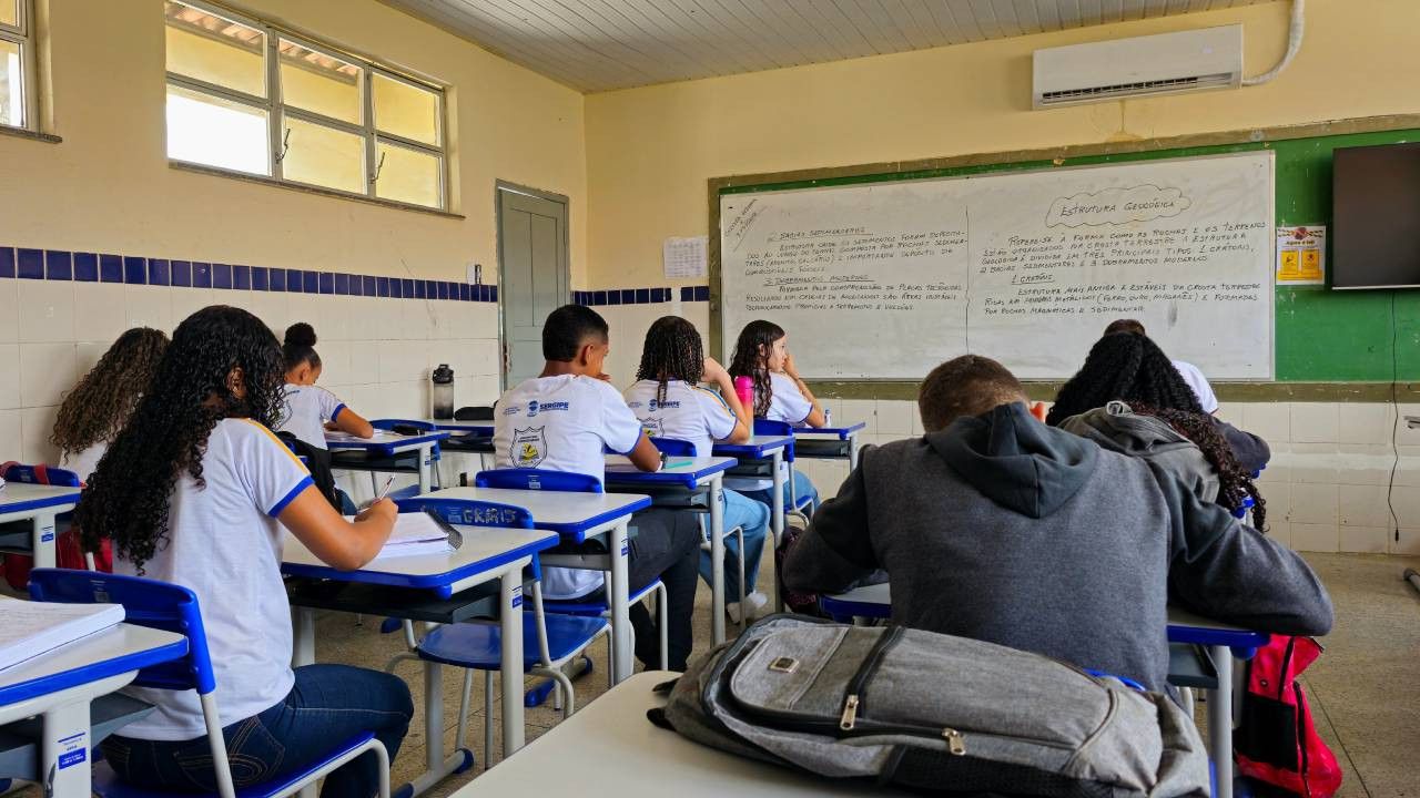 Zorunlu Eğitim Kısalacak mı? Liselerde 2 Yeni Model Önerisi!