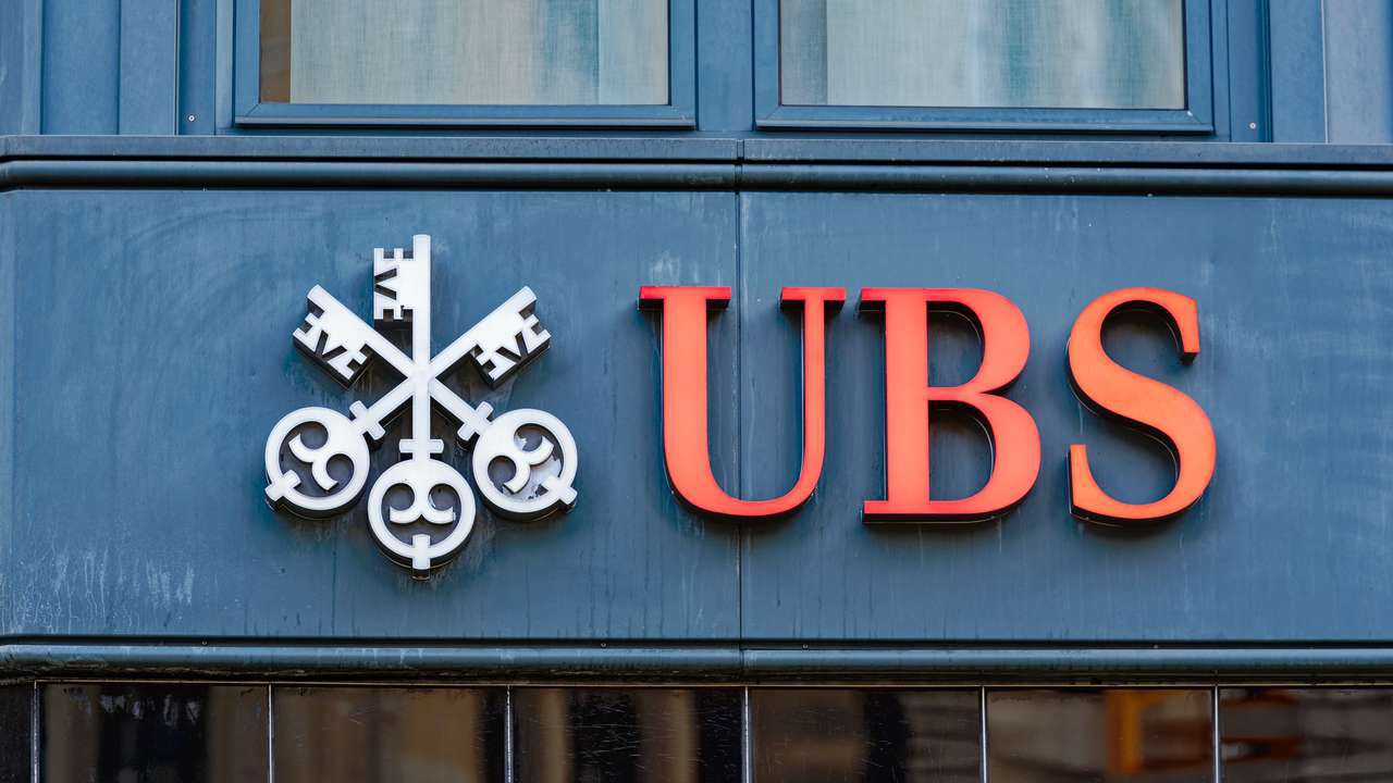 UBS'ten Starmer'ın İstifası Sonrası Sterlin Analizi