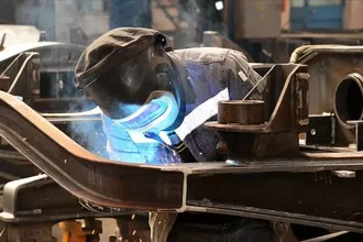 İmalatta Daralma Devam Ediyor