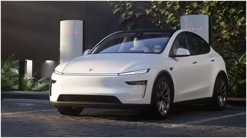 Grok Avrupa’da Tesla Araçlara Entegre Ediliyor