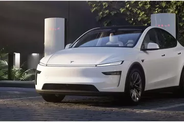 Grok Avrupa’da Tesla Araçlara Entegre Ediliyor