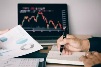 Dezenflasyon Döneminde Sektörlerin Yeni Rotası: Gıda ve İletişimde Marj Savaşı