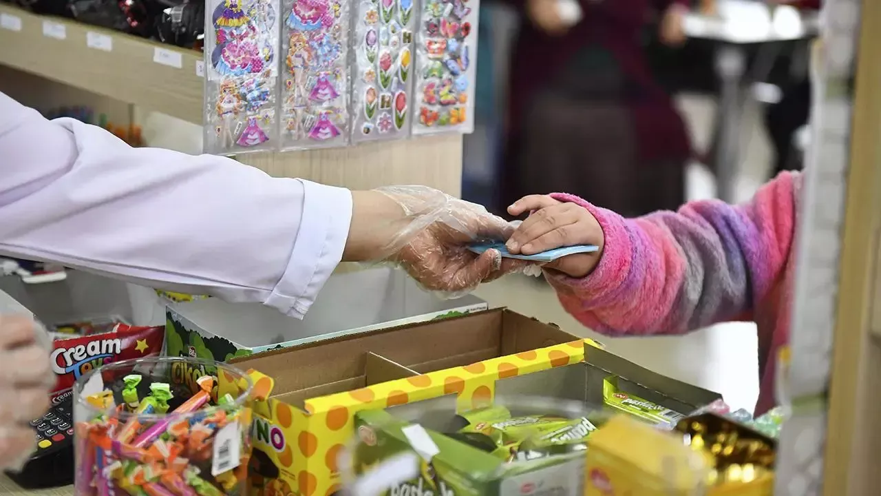 İstanbul’da Öğrencilere Her Ay 2 Bin TL Kantin Kart Desteği