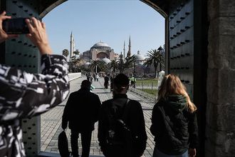 Türkiye'ye Gelen Turist Sayısı Mart Ayında Geriledi