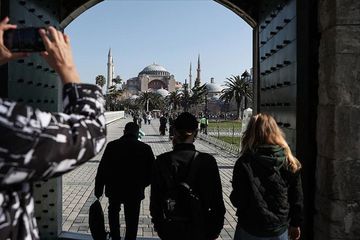 Türkiye'ye Gelen Turist Sayısı Mart Ayında Geriledi