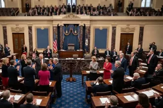 ABD Senatosu'ndan Trump'a İran Freni