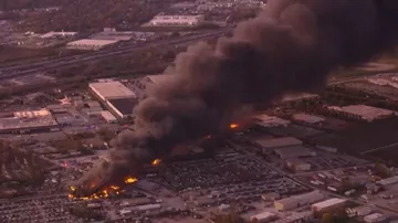 ABD’de Kargo Uçağı Düştü: 340 Km Hızla Binalara Çarptı