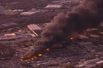 ABD’de Kargo Uçağı Düştü: 340 Km Hızla Binalara Çarptı