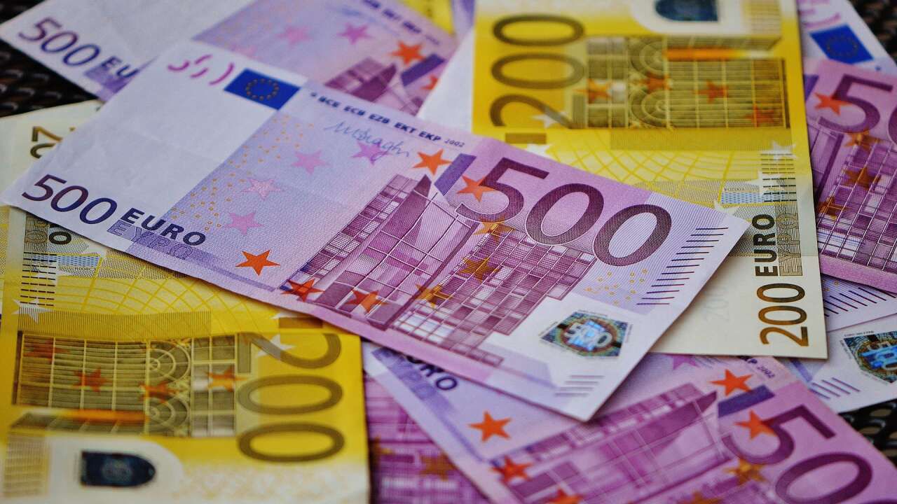 Euro Banknotları Yenileniyor: 10 Tasarım Tanıtıldı