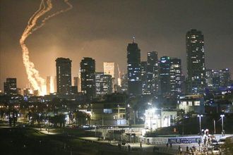 İran, İsrail'e Karşılık Verdi: Kudüs ve Tel Aviv’de Bombalar Patladı