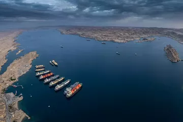 İran Hürmüz Boğazı’nı Kapattı: Tankerler Beklemede