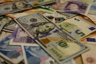Siyasi Gündem Dövizi Etkiledi: Dolar Rekor Seviyeyi Gördü