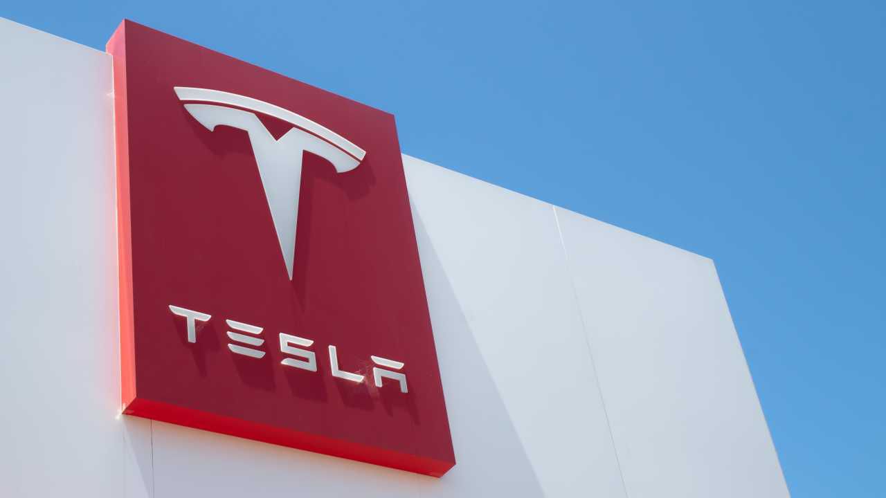 Tesla'dan Otonom Sürüşe Abonelik Şartı