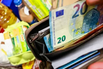 Almanya'da Tüketici Güveni Hafif Geriledi