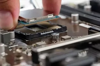 Trump: Yarı İletkenlere Yüzde 300’e Varan Vergi Gelebilir