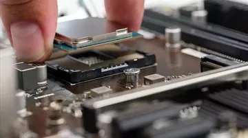 Trump: Yarı İletkenlere Yüzde 300’e Varan Vergi Gelebilir