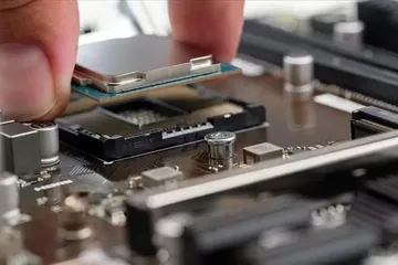 Trump: Yarı İletkenlere Yüzde 300’e Varan Vergi Gelebilir