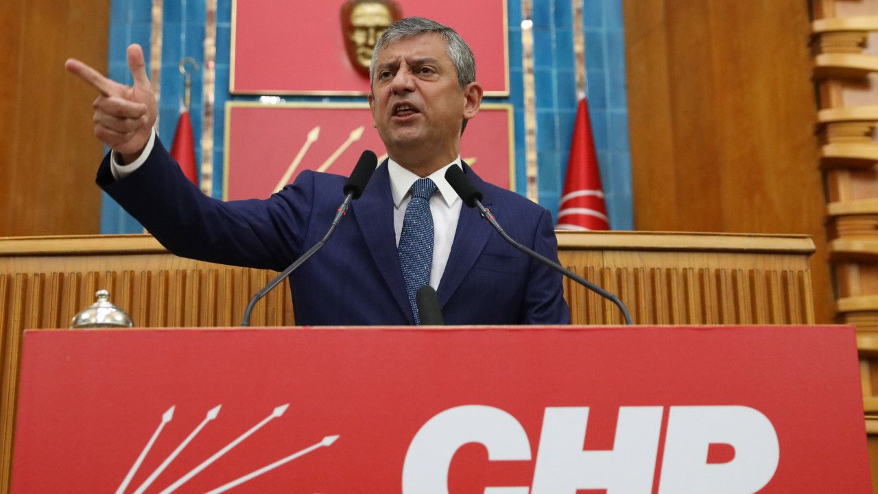 CHP'de Özgür Özel'i Destekleyen Parti Meclisi Üyelerinden İstifa Kararı